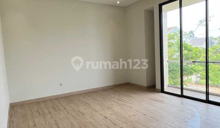 Dijual Rumah Bagus 2 Lantai Lokasi Strategis di Vanya Park Cluster Azura BSD 2