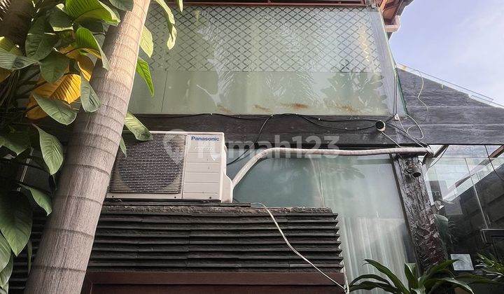 Jual Rumah 3 Lantai Gaya Villa Bali di Cipinang 2