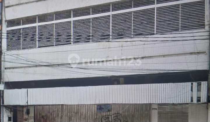 Sell Shophouse / Mini Building in Gajah Mada