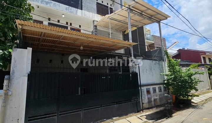 Quick Sale 3-Story House in BCS Kelapa Gading