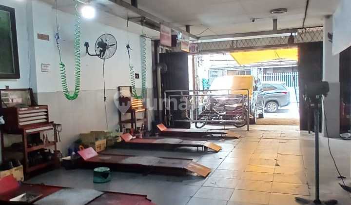 For Sale 3.5-Story Shop House in Pasar Baru 2