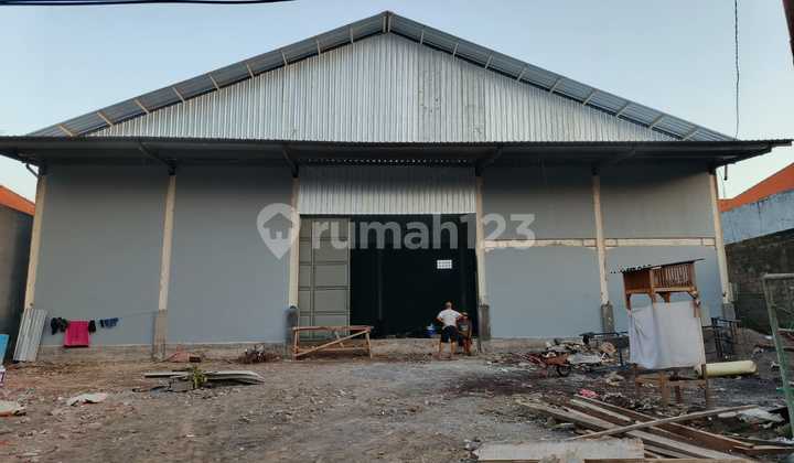 For Lease, 8 Are Warehouse in West Denpasar with Tronton and Trailer Access, Suitable for Expedition Warehouses, Cold Storage, Workshops, Granite Warehouses, Cement Warehouses, Logistics Warehouses, Furniture Warehouses, Packaged Drinking Water Warehouses, Artificial Grass Warehouses.