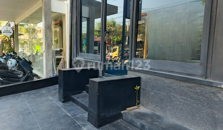 1-Story Commercial Space in Batu Bolong Canggu, Suitable for Spa, Boutique, Sandal Shop, Shoe Store, Accessories Store, Bracelet Shop, Surf Board Shop, Bag Store 1