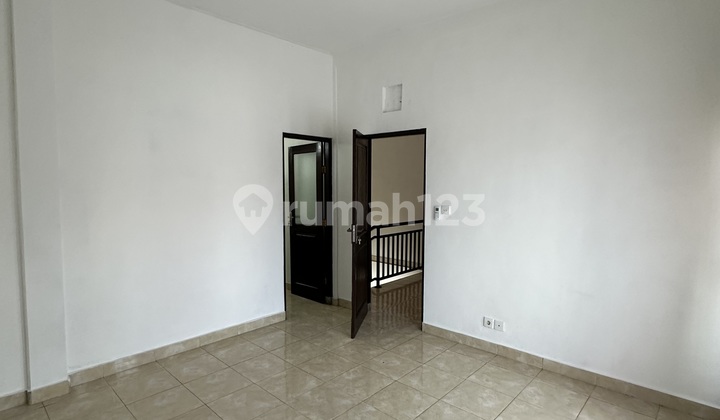 Disewakan, Vila Nyaman 3 Kamar Tidur dengan Kolam Renang di Denpasar Barat. Disewakan, Vila Nyaman 3 Kamar Tidur dengan Kolam Renang di Denpasar Barat.