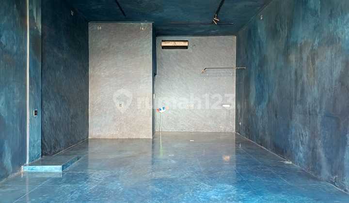 1-Story Commercial Space in Batu Bolong Canggu, Suitable for Spa, Boutique, Sandal Shop, Shoe Store, Accessories Store, Bracelet Shop, Surf Board Shop, Bag Store 2