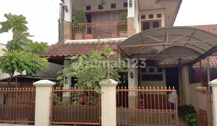 Rumah 2 Lantai Mudah ke Stasiun di Tebet, Jakarta Selatan