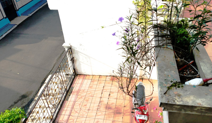 Rumah 2 Lantai 2 Carport Dekat Bintaro Plasa dan Stasiun, Tangsel 2