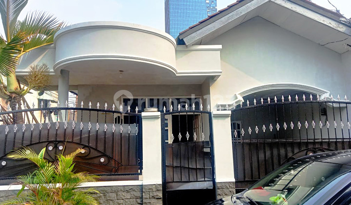 Rumah 2 Lantai 4Br di Setiabudi, Jakarta Selatan