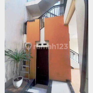 Beautiful 2.5-Story House with 2-Car Carport in Menteng Dalam Beautiful 2.5-Story House with 2-Car Carport in Menteng Dalam