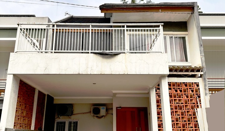 For Rent 2-Story 4Br House Near Station in East Ciputat