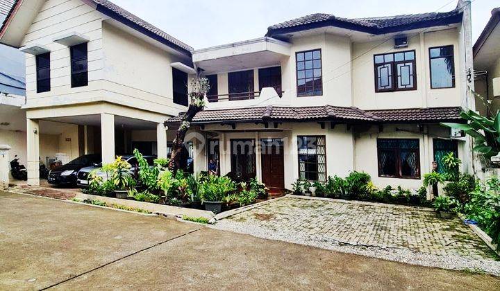 Rumah 2 Lantai Miliki Paviliun di Jakara Selatan Rumah 2 Lantai Miliki Paviliun di Jakara Selatan