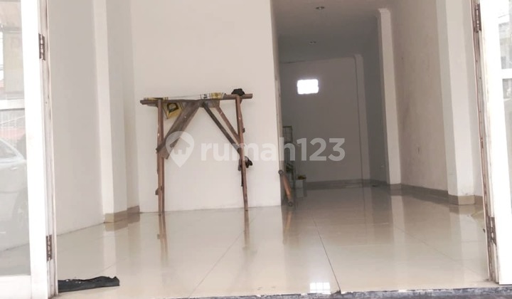 Newly Renovated 3-Story Shophouse Near Toll Road and KRL Station in Ciputat 2