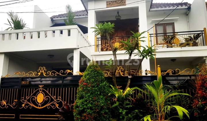 Rumah Modern Dua Lantai Dekat Pintu Tol Bintaro