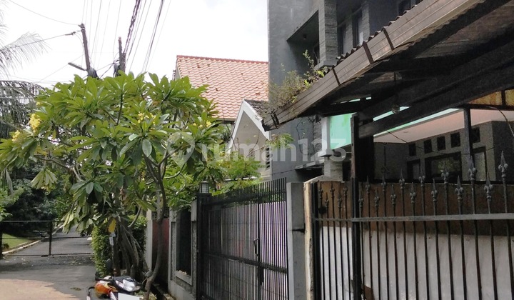 Rumah 2 Lantai 2 Carport Dekat Bintaro Plasa dan Stasiun, Tangsel Rumah 2 Lantai 2 Carport Dekat Bintaro Plasa dan Stasiun, Tangsel
