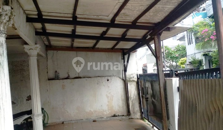 Rumah Hitung Tanah 182M2, 200 Meter ke Jl. Dr Soepomo, Tebet