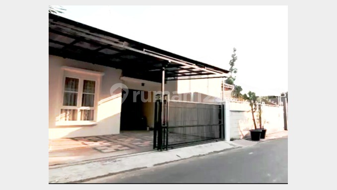 Rumah Cantik 2 lantai di Menteng Dalam, Jakarta Selatan Rumah Cantik 2 lantai di Menteng Dalam, Jakarta Selatan