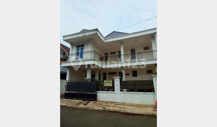 Rumah 2 Lantai Baru Renovasi di BSD, Tangerang Selatan