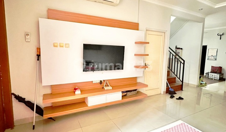 Disewakan Rumah 2 Lantai 4Br Dekat Stasiun di Ciputat Timur 2