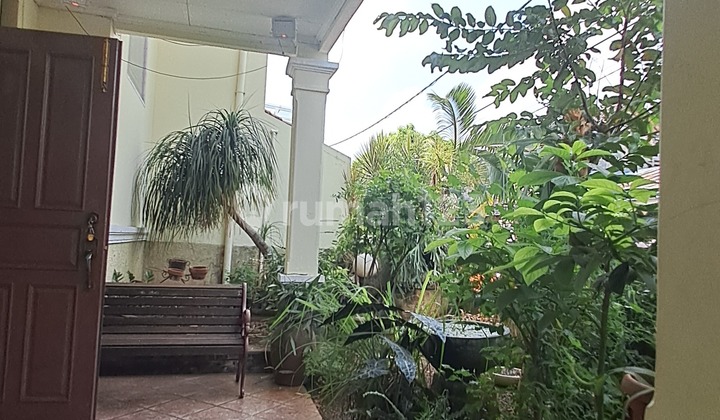 Rumah 2 Lantai Dekat Bintaro Plasa, Tangerang Selatan 2