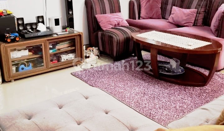 Rumah 2 Lantai Dekat Gerbang Toll, Ciputat Timur