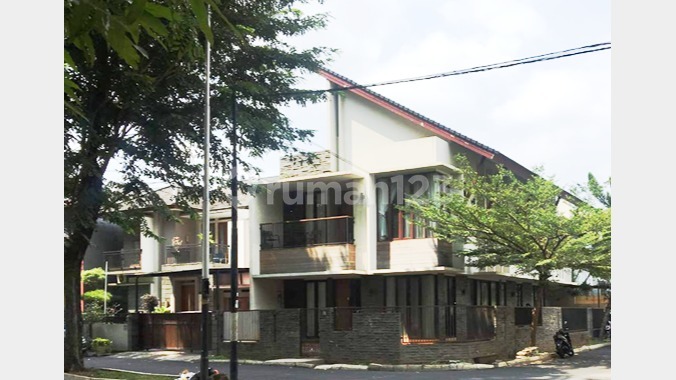 Rumah Cantik Kontemporer 2 Lantai di Bintaro