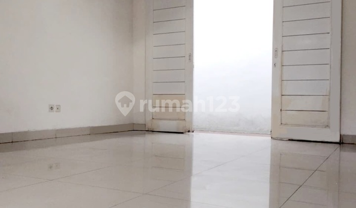 Rumah 2 Lantai Ada Kolam Renang Komplek, Dekat Stasiun di Ciputat 2