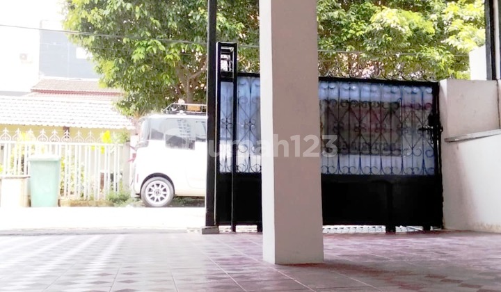 Minimalist Modern Style 2-Story House with 1 Carport in Cilandak 2