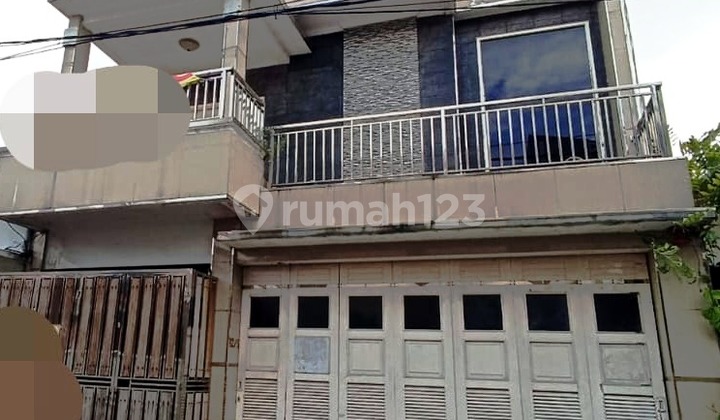 3-story Family House in East Ciputat, South Tangerang