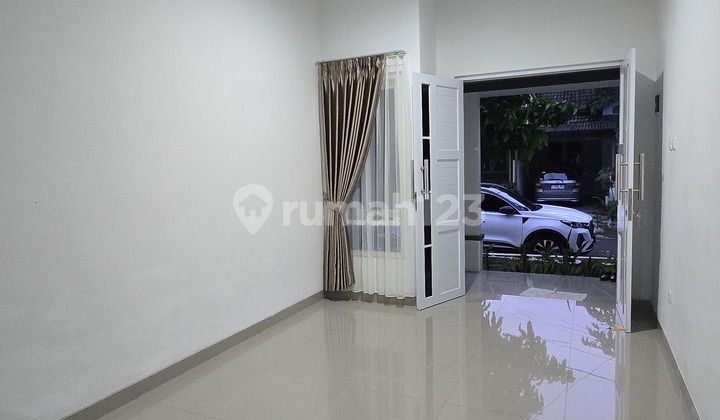 For Rent: Nice House in a Very Strategic Location at Perumahan Paradise Serpong City, Cluster Hill For Rent: Nice House in a Very Strategic Location at Perumahan Paradise Serpong City, Cluster Hill