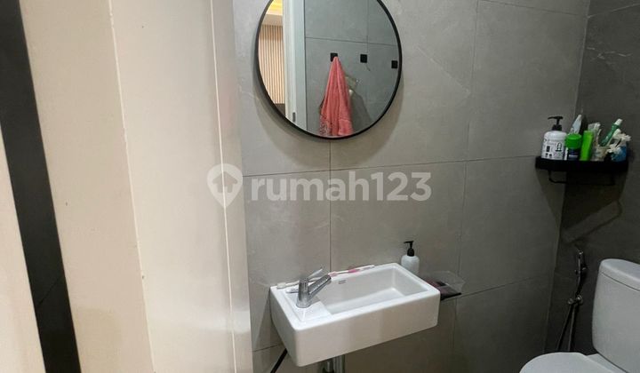 Dijual Rumah 2 Lantai Semi Furnished di Graha Raya Bintaro 2