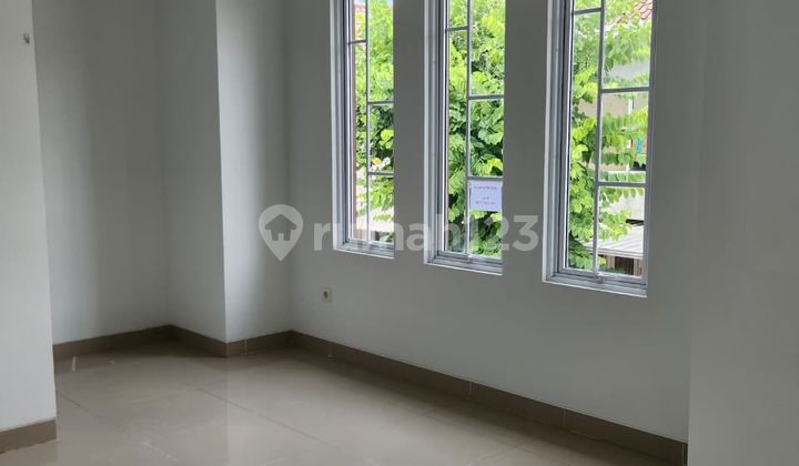 Disewakan Rumah2 Lantai di Malibu Village Gading Serpong