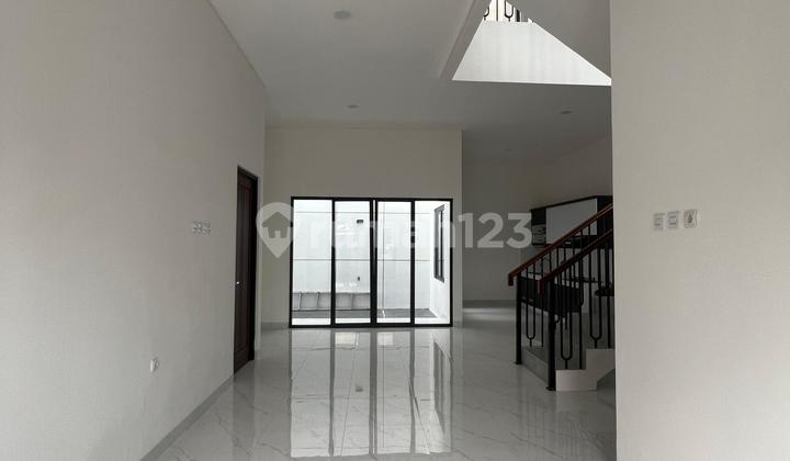 Dijual Rumah Baru 2 Lantai Bonus Kompor di Kencana Loka Bsd 2