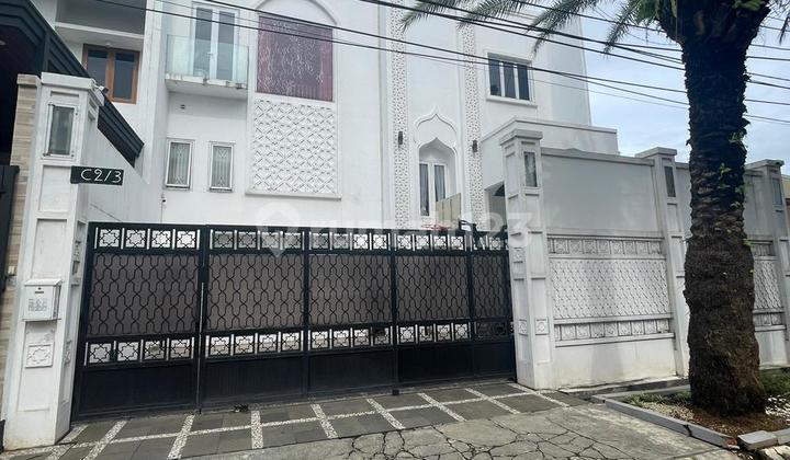Rumah Besar Modern Semi Furnished di Villa Inti Persada Pamulang