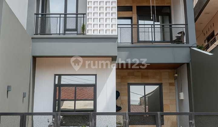 Modern Beautiful House with Free AC & Kitchen Set in Pesona Legoso Indah Complex, Ciputat