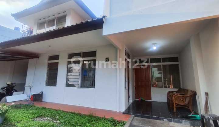 Rumah Klasik Luas Bagus Strategis Siap Isi di Cipaganti 2