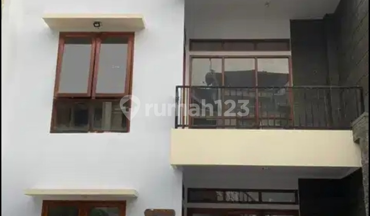 Rumah Mewah Luas Siap Isi di Setraduta Cemara Rumah Mewah Luas Siap Isi di Setraduta Cemara