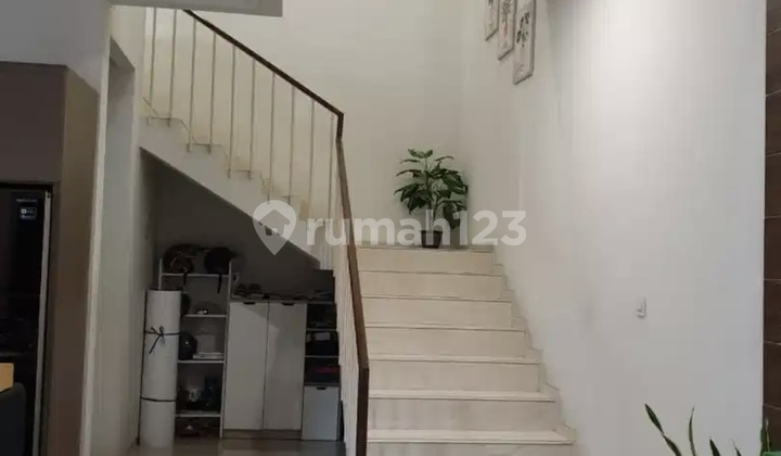 Rumah Mewah Luas Tengah Kota Semi Furnished Siap Huni di Turangga 2