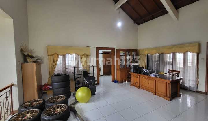 Rumah Mewah Strategis Full Furnished Siap Huni di Setrasari` 2