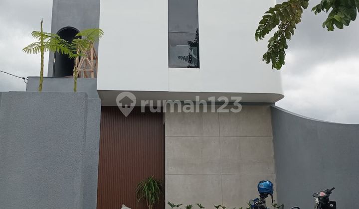 Rumah Baru Estetik Tengah Kota Siap Isi di Turangga 2