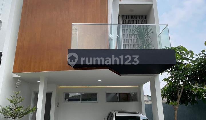 Rumah Modern Baru Strategis Dekat Toll dan Mall Inden di Aeera Bintaro