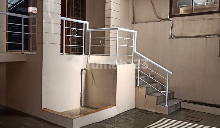 Rumah Modern Bagus Strategis Siap Isi di Setra Duta 2