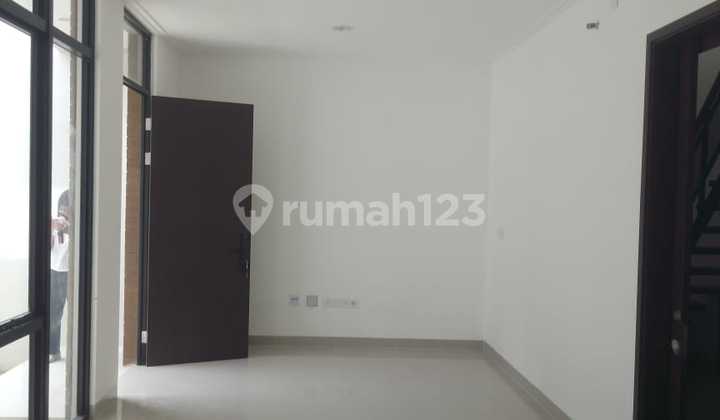 Disewakan Rumah Pik2 Osaka Residence Brand New 3 Lantai Siap Huni 2