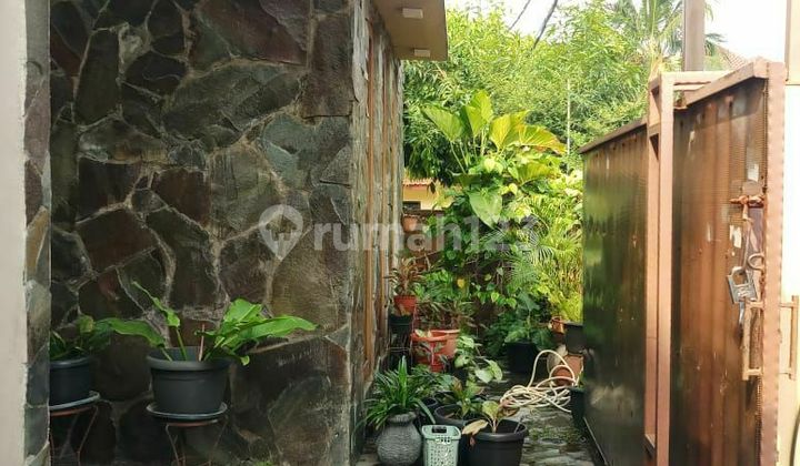 This Hook House is Well-Maintained in a Large Housing Complex in Jatimakmur, Pondok Gede