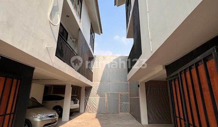 Tanah Dijual serta Bangunan Aparthouse di Wijaya Jakarta Selatan