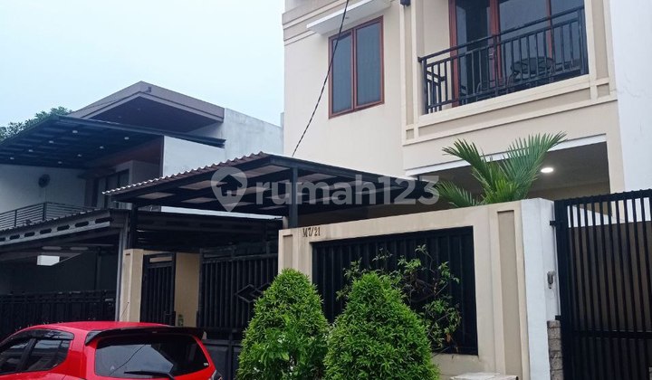 Rumah Mewah 2 LT Terawat Strategis Bebas Banjir di Galaxy 2
