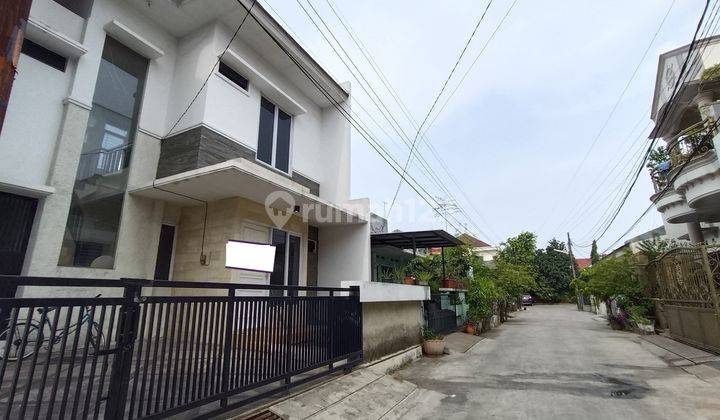 Rumah Terenovasi SHM Taman Galaxy, Bekasi 2