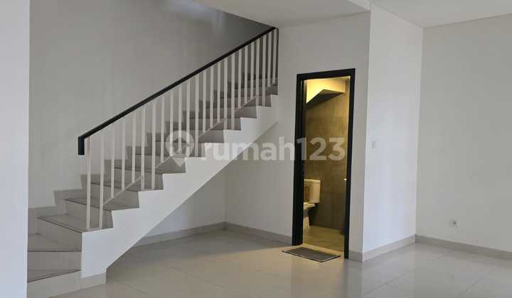 Rumah 2 Lantai di Maison Metland Ujung Menteng, Jakarta Timur