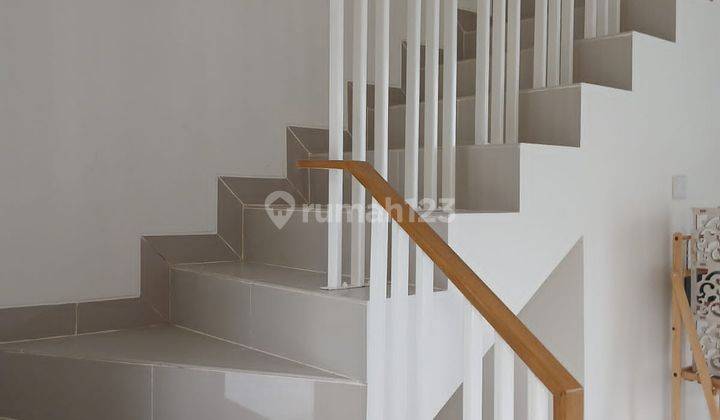 Di Sewakan Rumah Baru 3 Lt Cluster Yarra Jakarta Garden City  2
