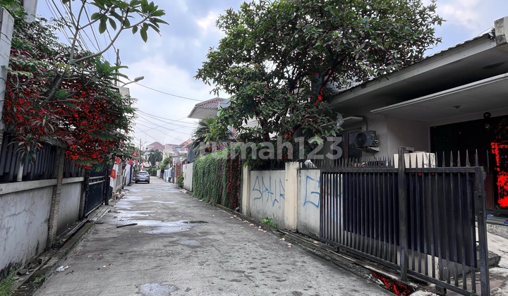 Rumah Tenang Di Selatan Jakarta