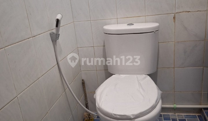 Huanian Ready-to-Occupy House in New Daan Mogot, Tampak Siring Timur 2